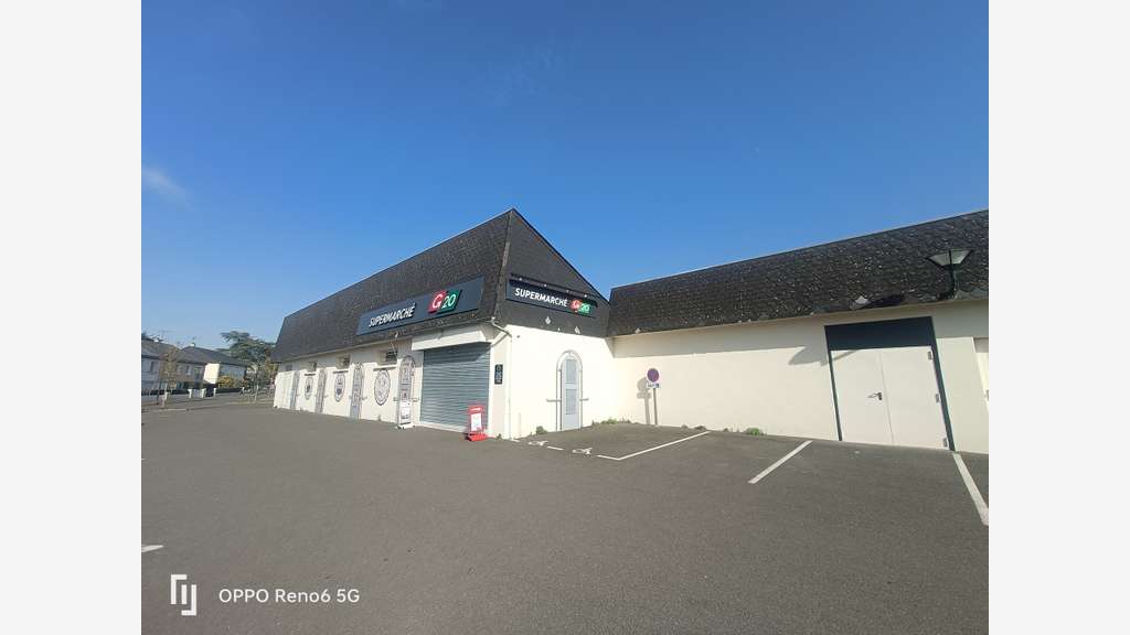 Locaux commerciaux 885m² à vendre proche de Angers