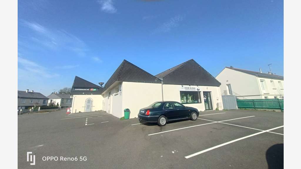 Locaux commerciaux 885m² à vendre proche de Angers