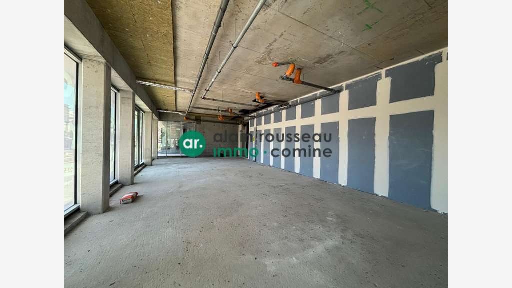 Vente local commercial 128m² brut de béton Angers