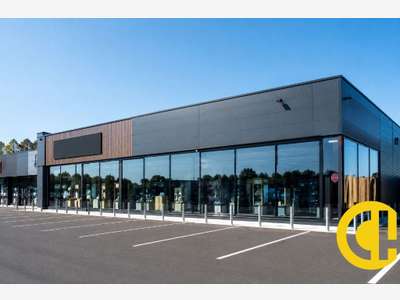 Local d'angle de 900m² à vendre à Pringy
