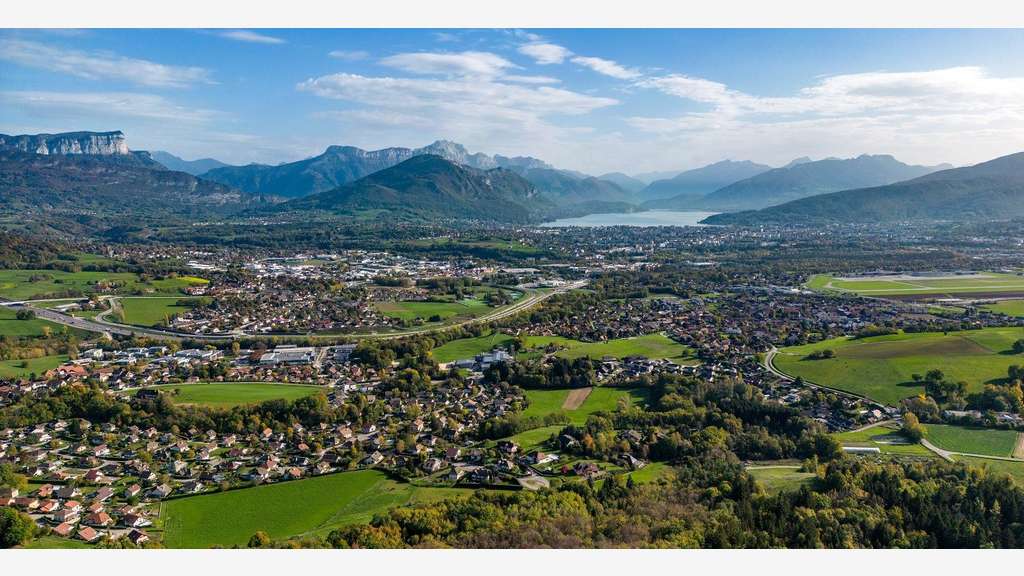 Vente local professionnel de 162m² à Argonay