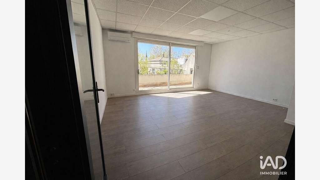 Vente local professionnel R+1 à Arles