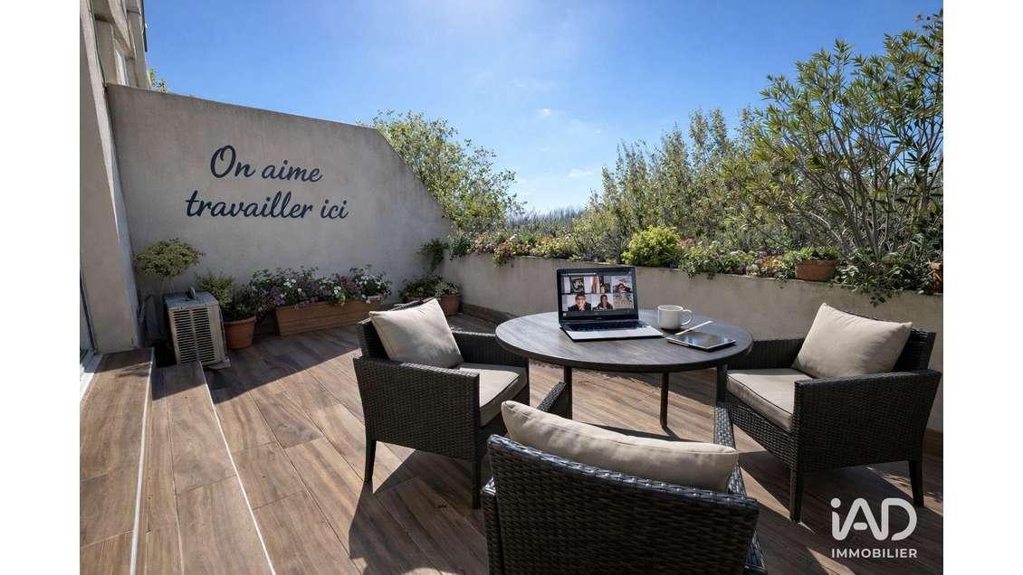 Vente local professionnel R+1 à Arles