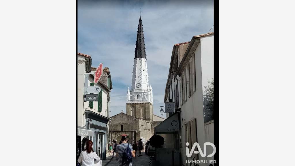 Pas de porte local commercial de 45m² à Ars-en-Ré