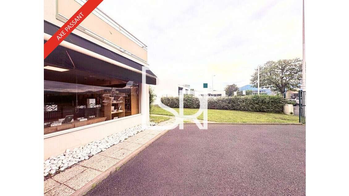 Local commercial 635m² à vendre à Aubière