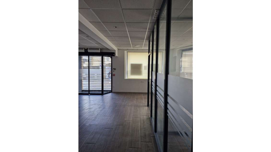 AV local commercial 150m² en centre-ville à Auray