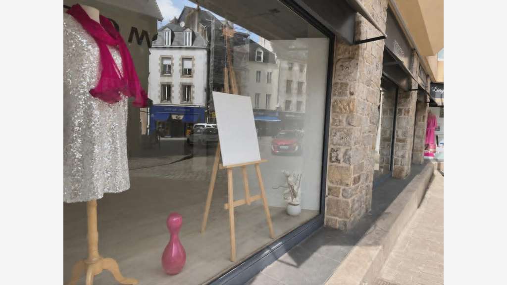 LOCAL COMMERCIAL À VENDRE - EMPLACEMENT N°1 À AU