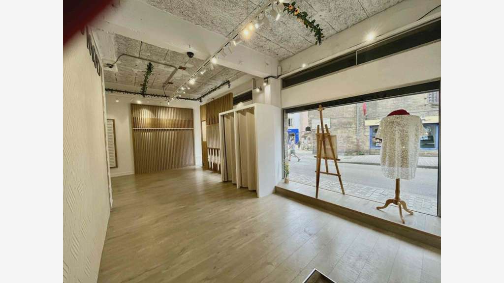 LOCAL COMMERCIAL À VENDRE - EMPLACEMENT N°1 À AU