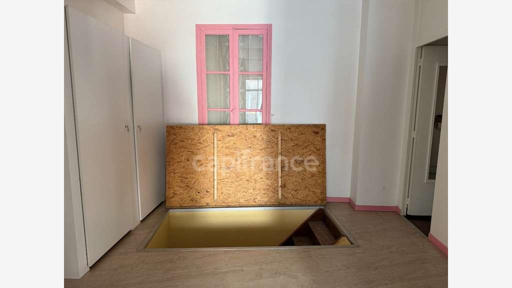 Local/bureau plus studio à vendre à Auxerre (89)
