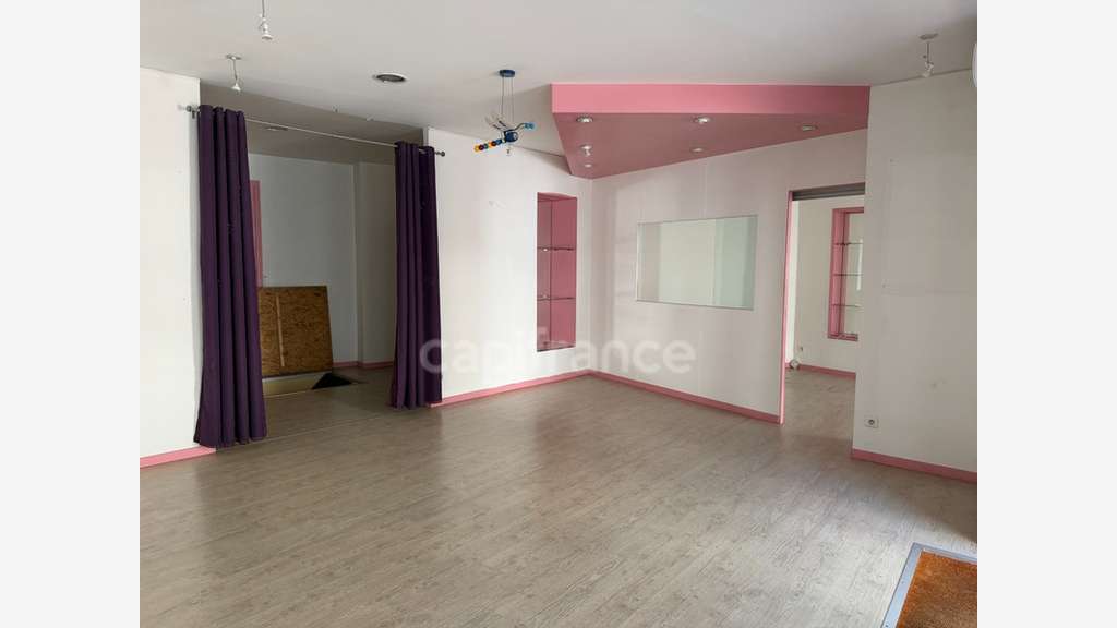 Local/bureau plus studio à vendre à Auxerre (89)