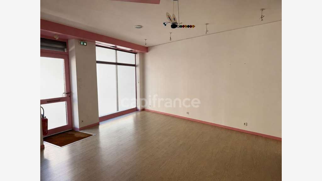 Local/bureau plus studio à vendre à Auxerre (89)