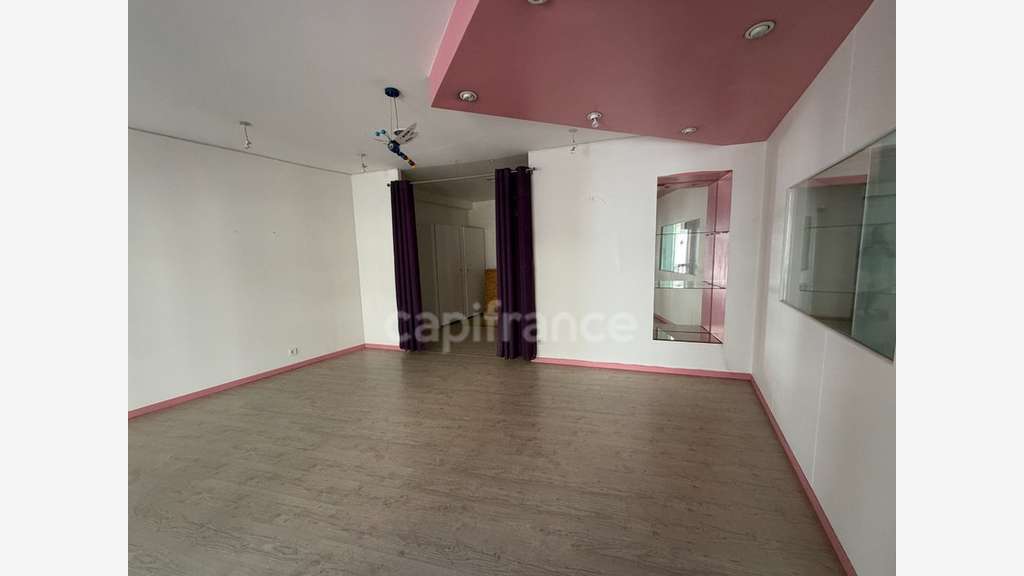 Local/bureau plus studio à vendre à Auxerre (89)