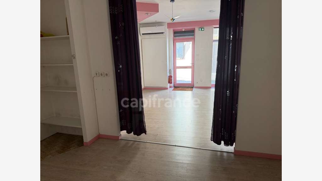 Local/bureau plus studio à vendre à Auxerre (89)