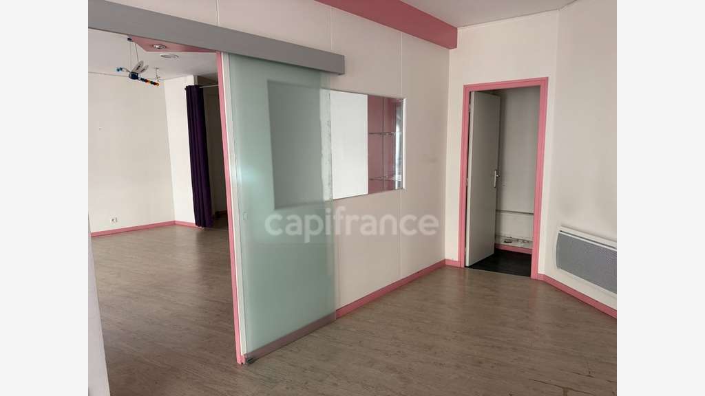 Local/bureau plus studio à vendre à Auxerre (89)
