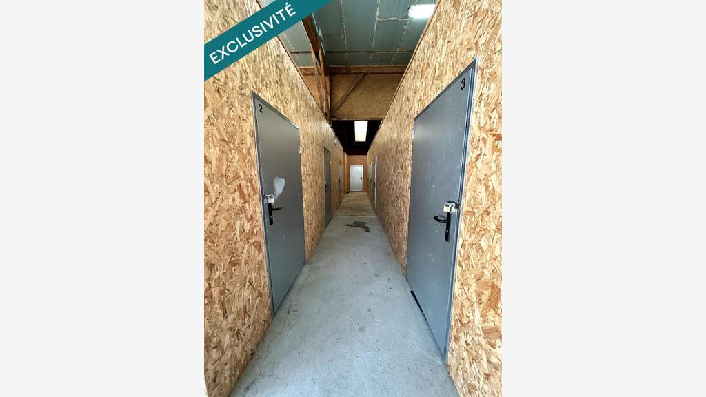 A vendre local artisanal + 15 box 330m² à Avessac
