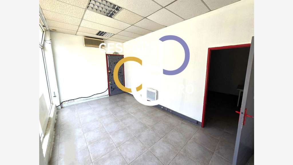 Murs commerciaux libres 39m² Avignon face Remparts