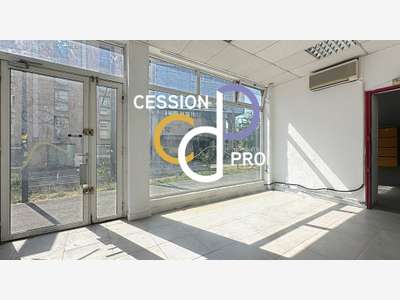 Murs commerciaux libres 39m² Avignon face Remparts