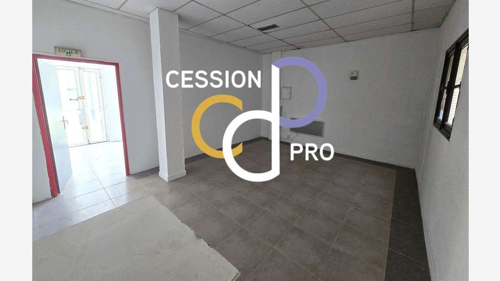 Murs commerciaux libres 39m² Avignon face Remparts