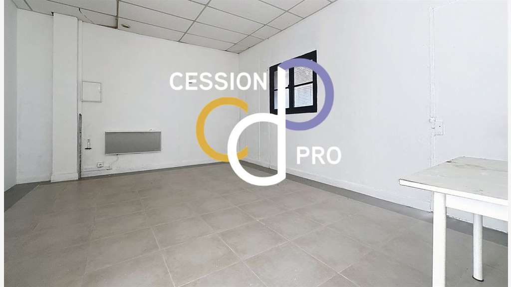 Murs commerciaux libres 39m² Avignon face Remparts