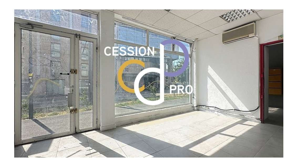 Murs commerciaux libres 39m² Avignon face Remparts