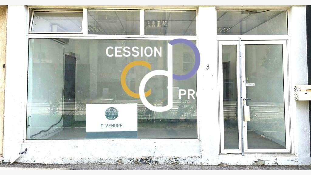 Murs commerciaux libres 39m² Avignon face Remparts