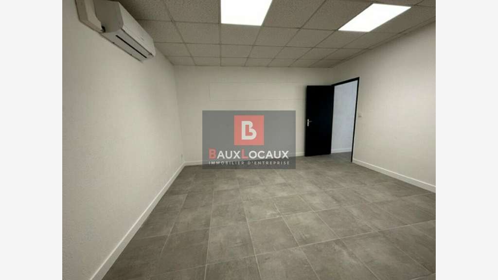 Vente local commercial 296m² Avignon Fontcouverte