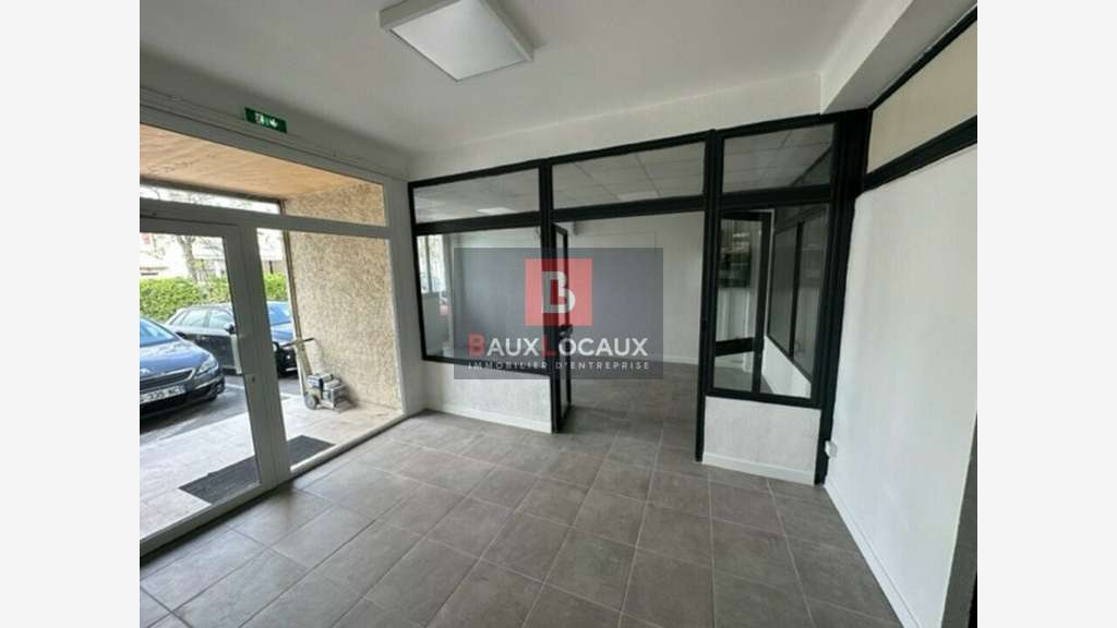 Vente local commercial 296m² Avignon Fontcouverte