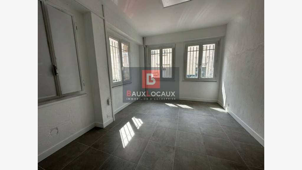 Vente local commercial 296m² Avignon Fontcouverte