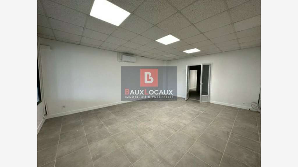 Vente local commercial 296m² Avignon Fontcouverte