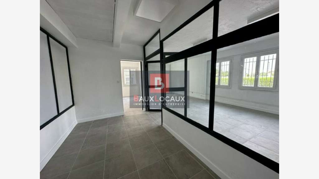 Vente local commercial 296m² Avignon Fontcouverte