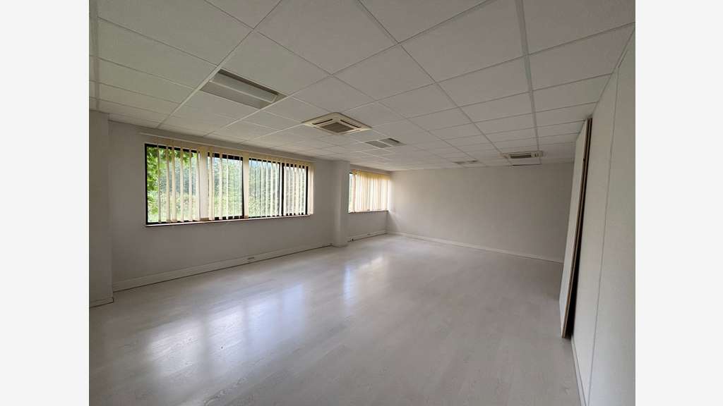 Local 120m² divisible 5 parkings Agroparc Avignon