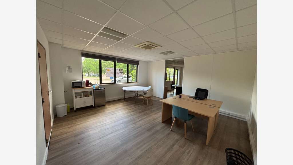 Local 120m² divisible 5 parkings Agroparc Avignon
