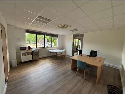 Local 120m² divisible 5 parkings Agroparc Avignon