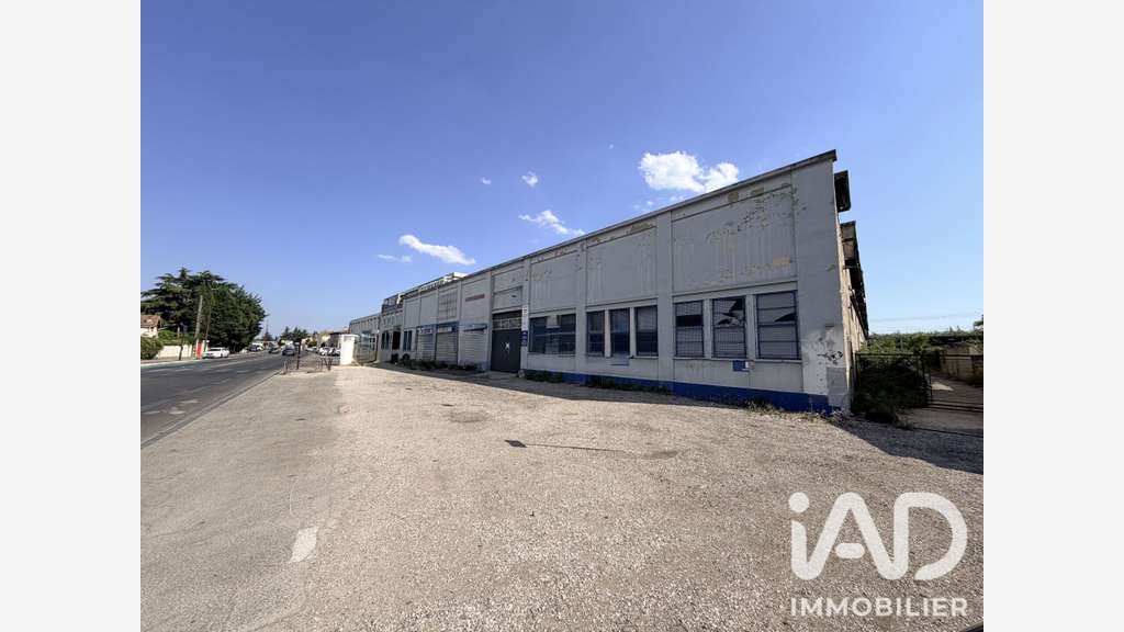 AV bâtiment industriel 2200m² à Avignon Montfavet