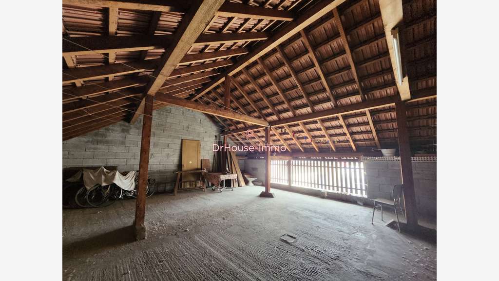 Local commercial avec maison attenante et grande