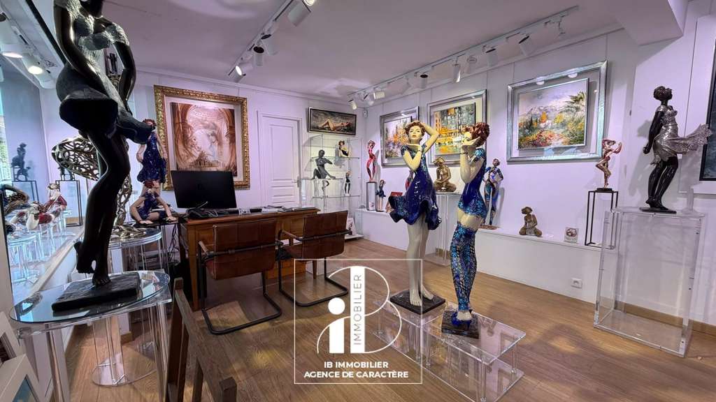 Boutique 35m² emplacement N°1 à Barbizon