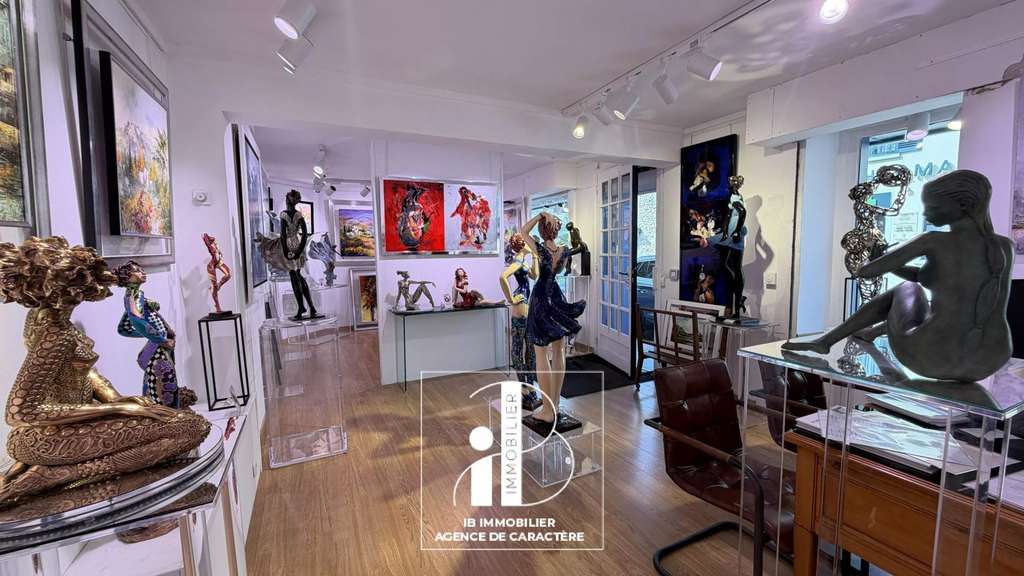 Boutique 35m² emplacement N°1 à Barbizon