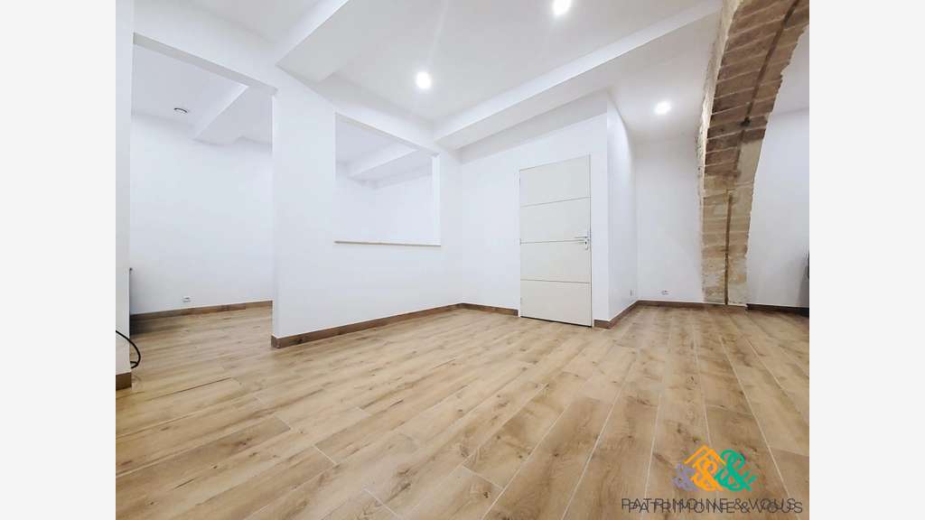 Vente local commercial 60m² prox mairie Beaucaire