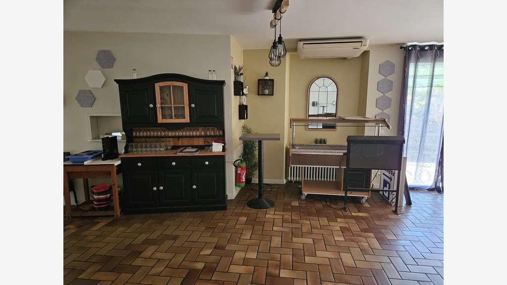 Ensemble commercial et habitation à Biars-sur-Cère