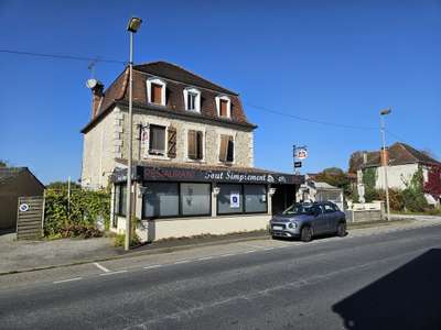 Ensemble commercial et habitation à Biars-sur-Cère