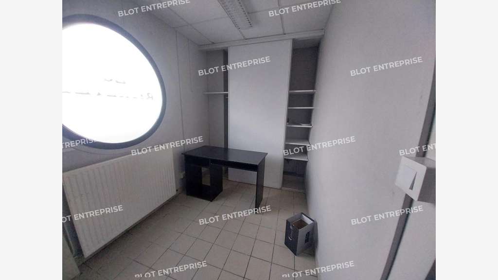 À VENDRE - LOCAL COMMERCIAL 243 m² - PLUMELIAU B
