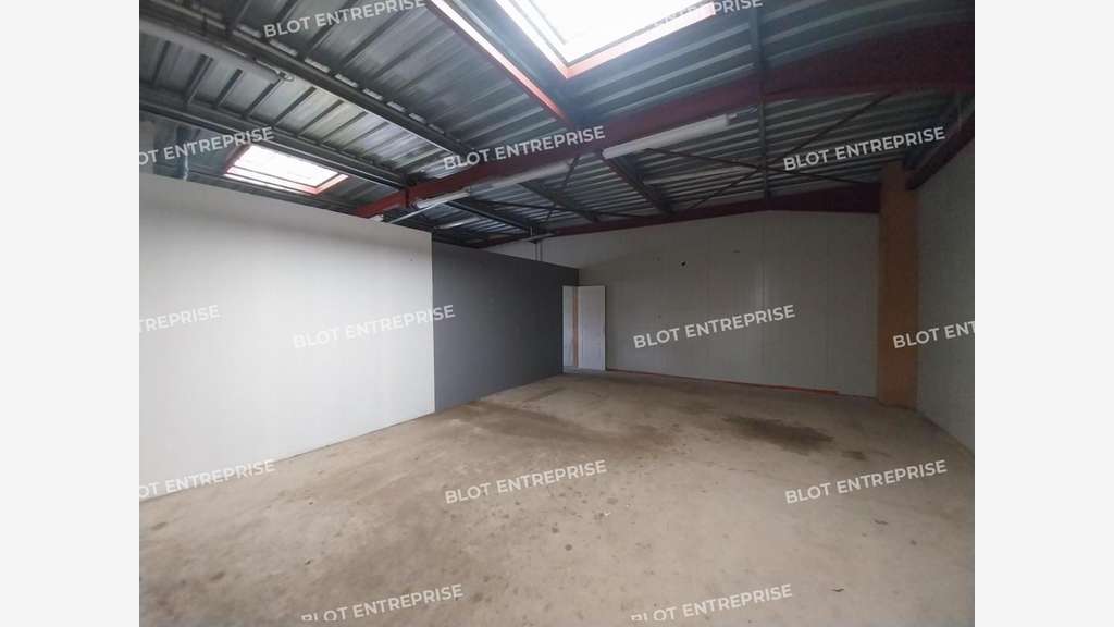 À VENDRE - LOCAL COMMERCIAL 243 m² - PLUMELIAU B