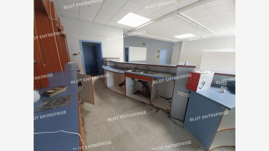 À VENDRE - LOCAL COMMERCIAL 243 m² - PLUMELIAU B