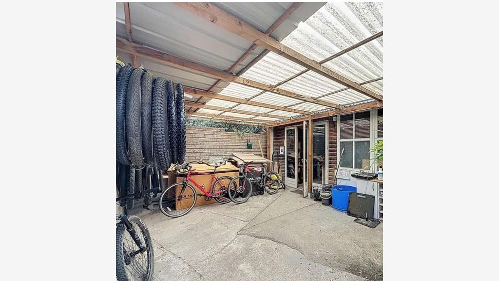 A vendre murs commerciaux libres 81m² à Biganos
