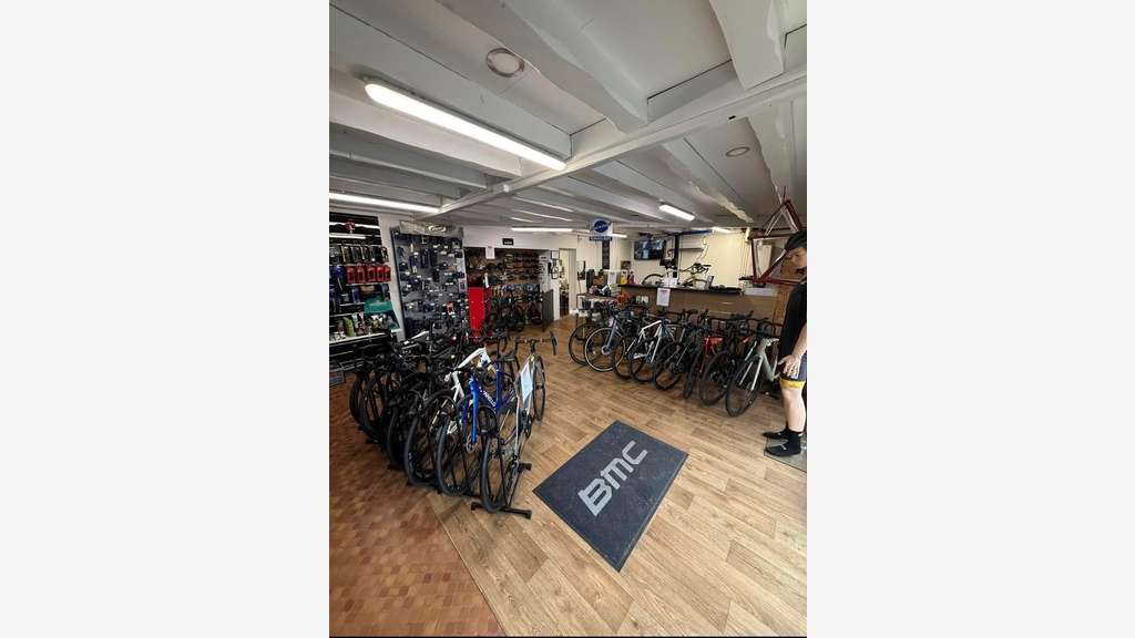A vendre murs commerciaux libres 81m² à Biganos