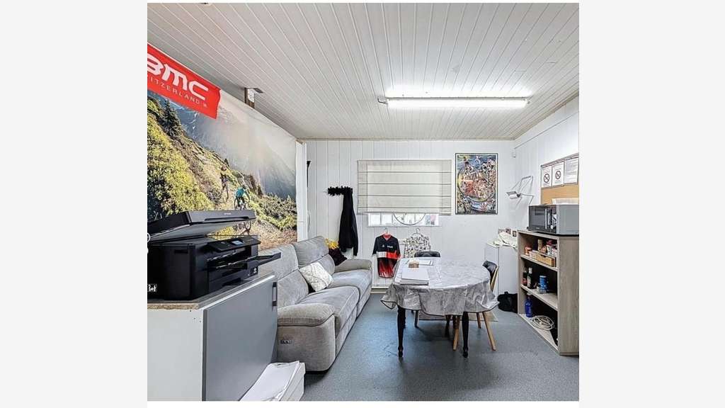 A vendre murs commerciaux libres 81m² à Biganos