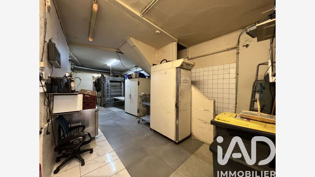 Vente local commercial libre de 180m² à Bolbec