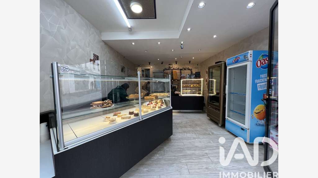 Vente local commercial libre de 180m² à Bolbec