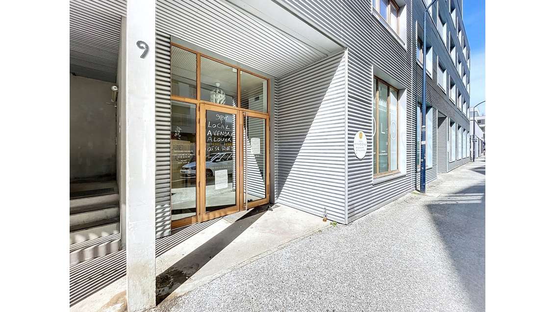 Vente beau local neuf 85m² proche Cité du Vin