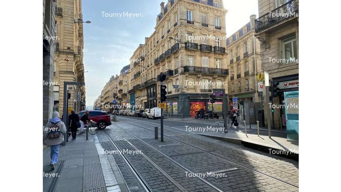 Murs commerciaux 445m² en angle à vendre Bordeaux